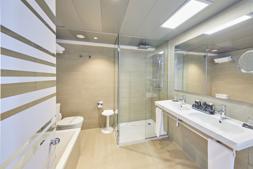 BG Tonga Tower Design Hotel and Suites 64/64