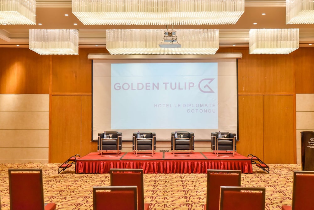 Golden Tulip Le Diplomate Cotonou 69/72