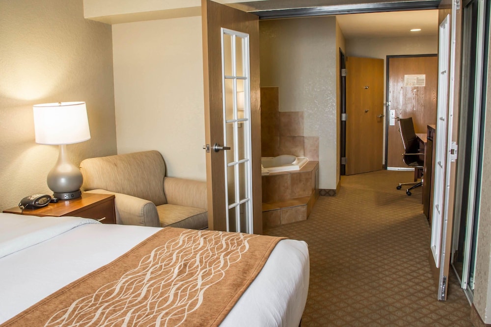 Comfort Suites San Antonio SeaWorld - Lackland AFB 12/39