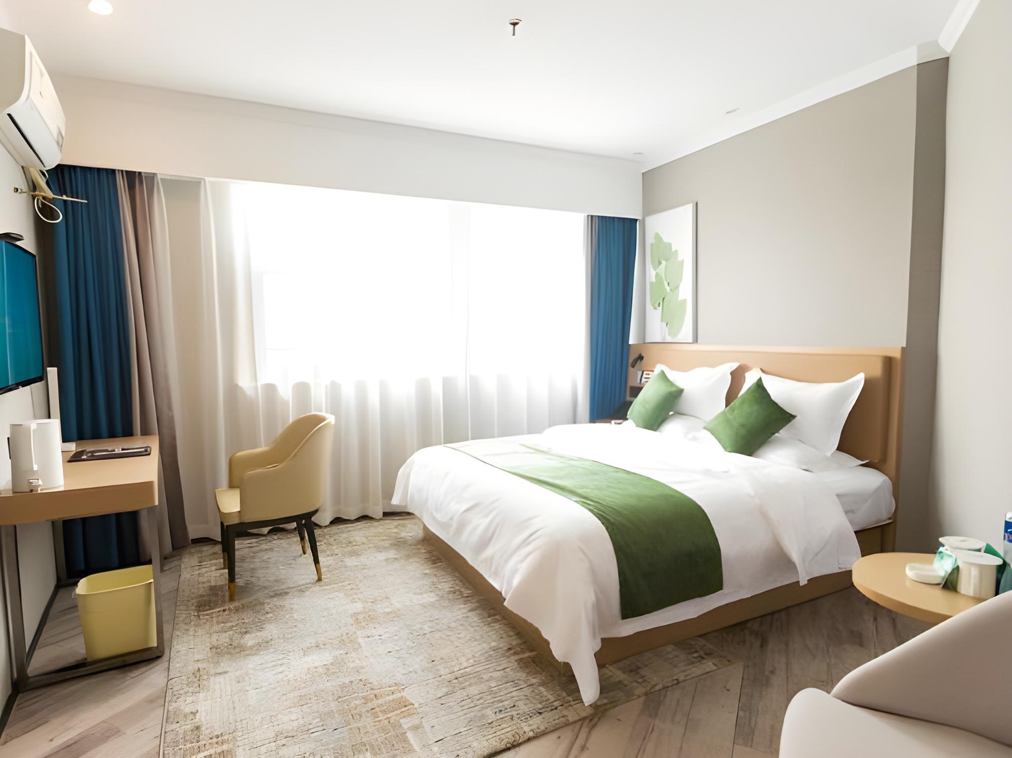 ROOM, DOUBLE BED