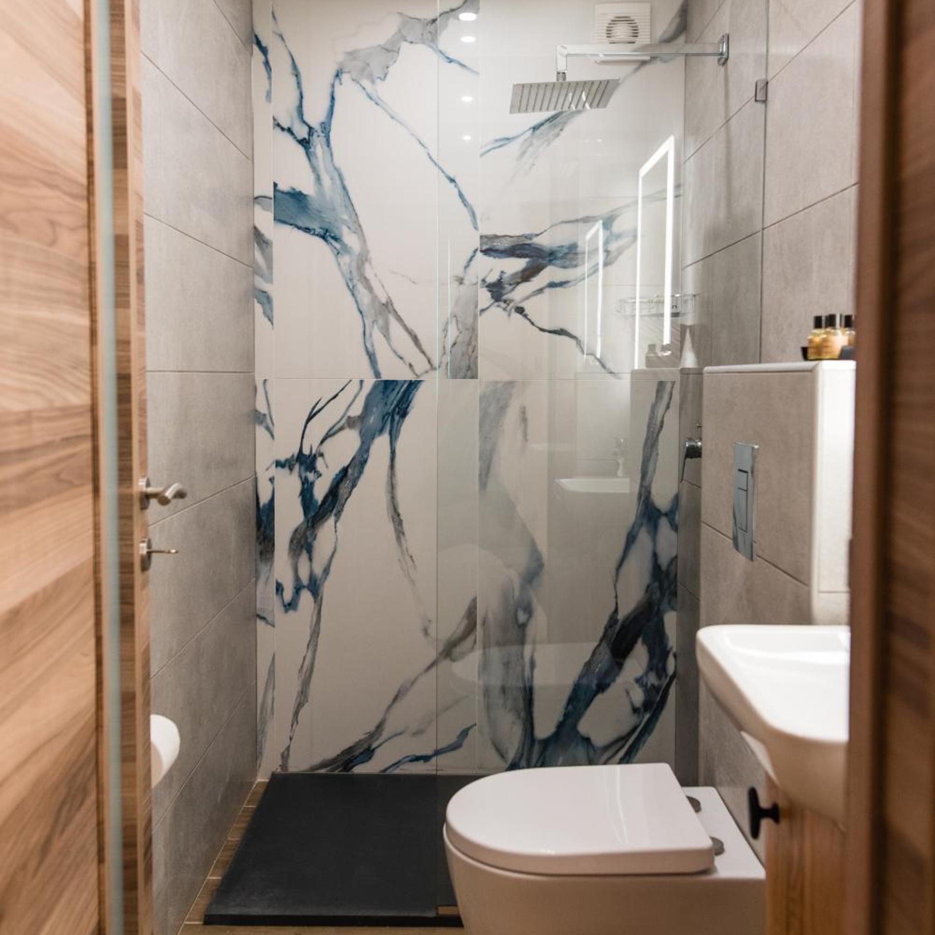 Blu Waters Boutique Hotel 42/44
