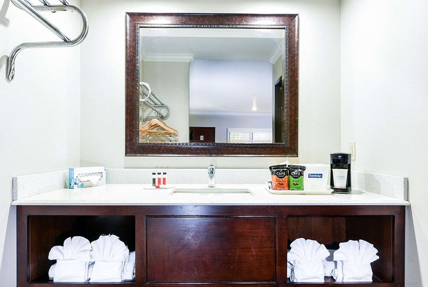 Travelodge By Wyndham Commerce Los Angeles Area 14/16