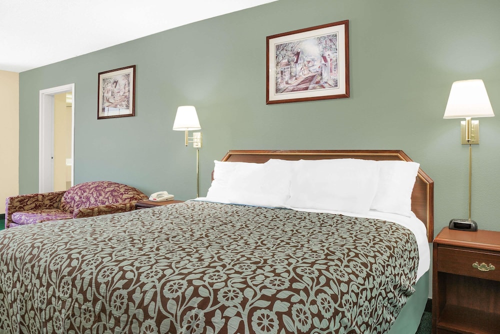 Days Inn by Wyndham Lincoln, AL 30/50
