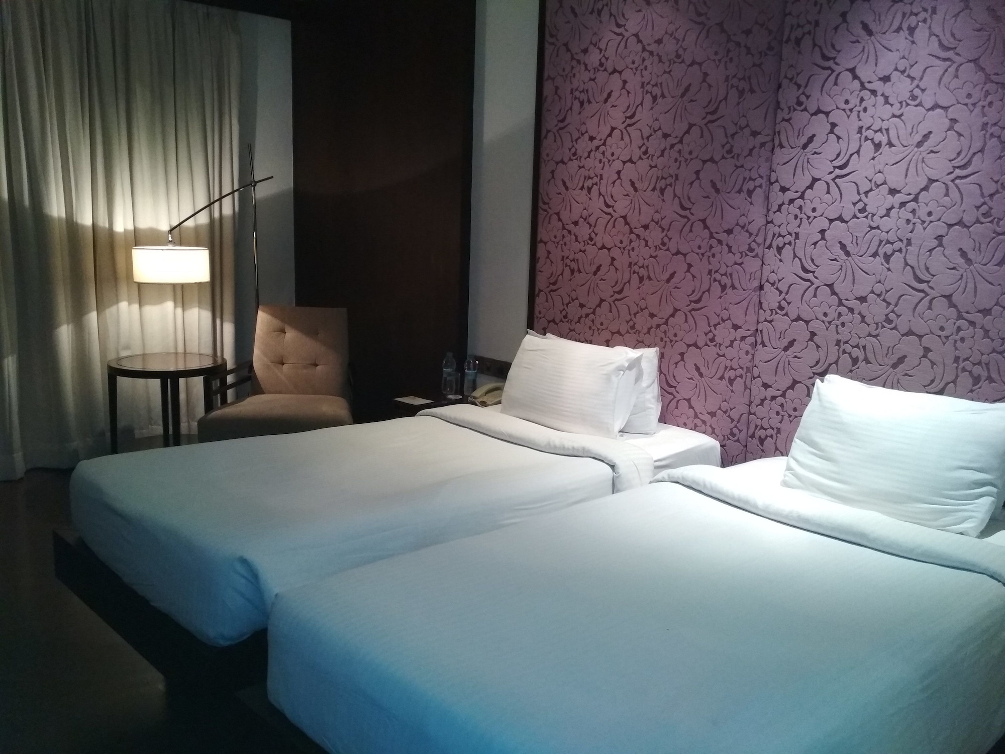 CLUB, BATHTUB