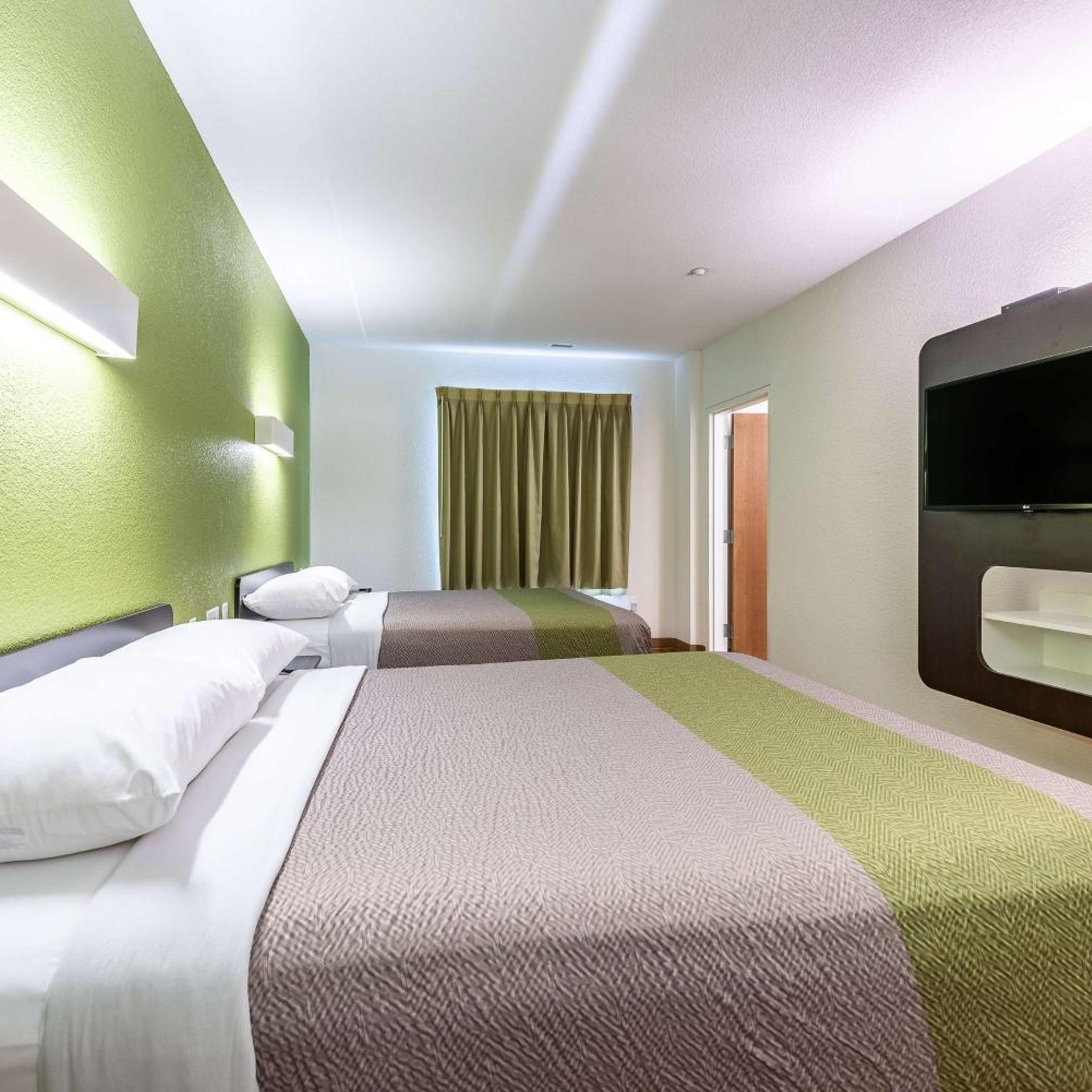 Deluxe, 2 Queen Beds