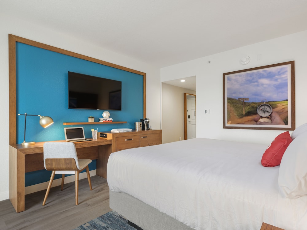 Compass Hotel Anna Maria Sound by Margaritaville 12/40