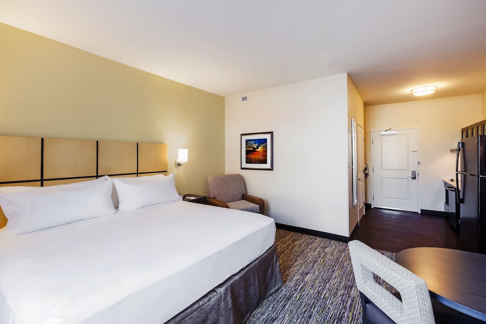 CANDLEWOOD SUITES LENEXA - OVERLAND PARK AREA 14/69