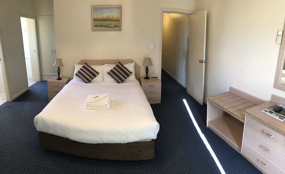 Orange Motor Lodge 16/24