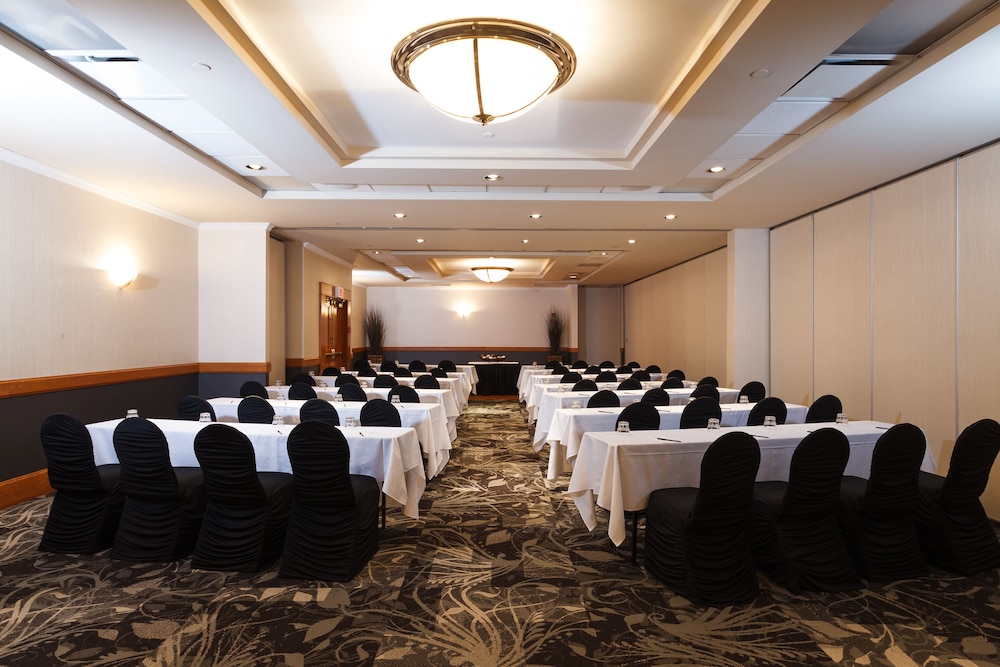 The Glenmore Inn & Convention Centre 54/60