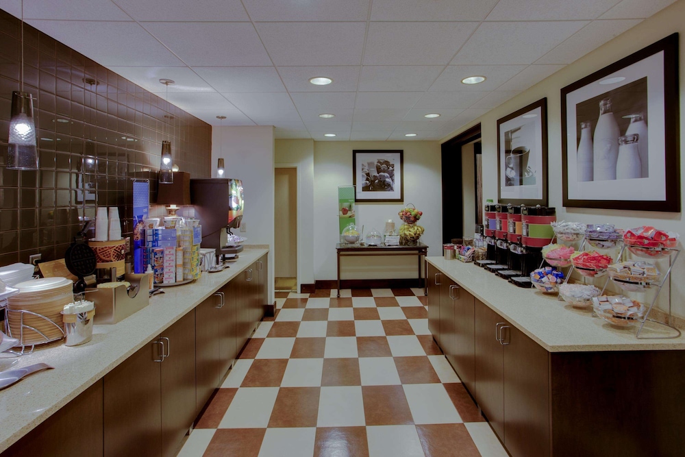 Hampton Inn Richmond West 39/46