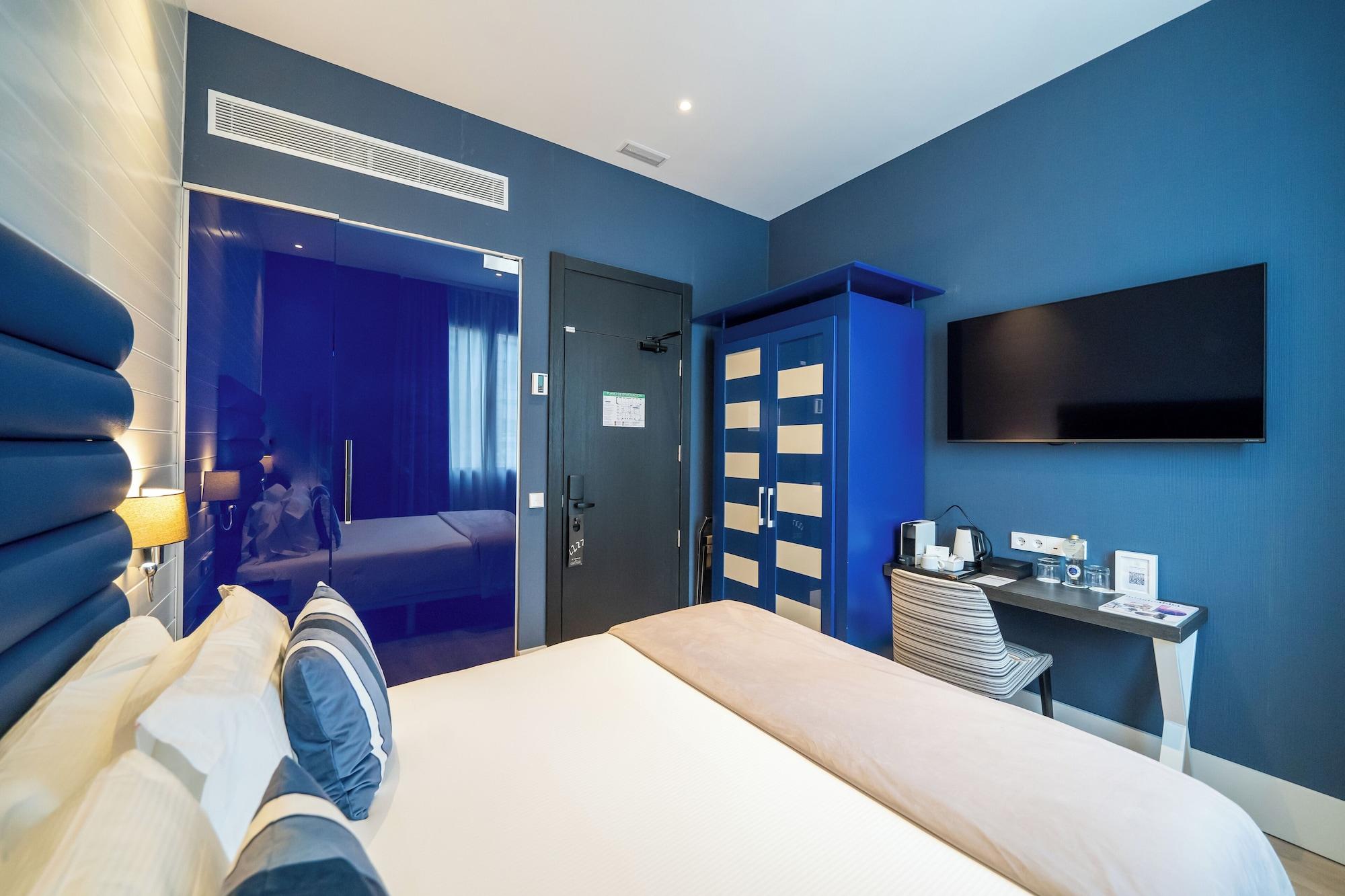 Tiny, Basic, Double Bed، Abba San Sebastian Hotel 3/6