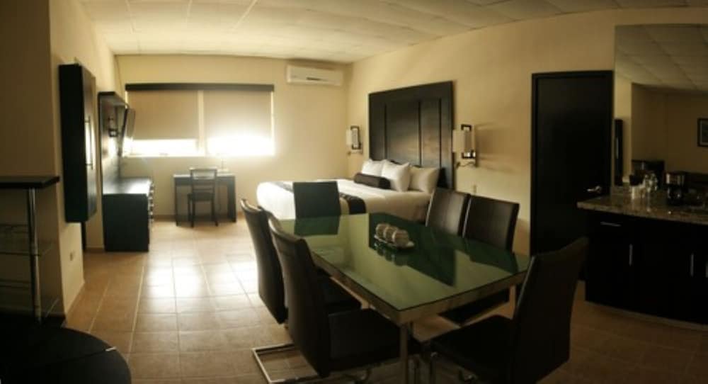 Hotel El Camino Inn and Suites 25/50