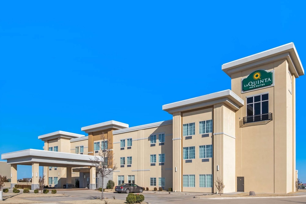 La Quinta Inn & Suites by Wyndham Weatherford OK 1/47