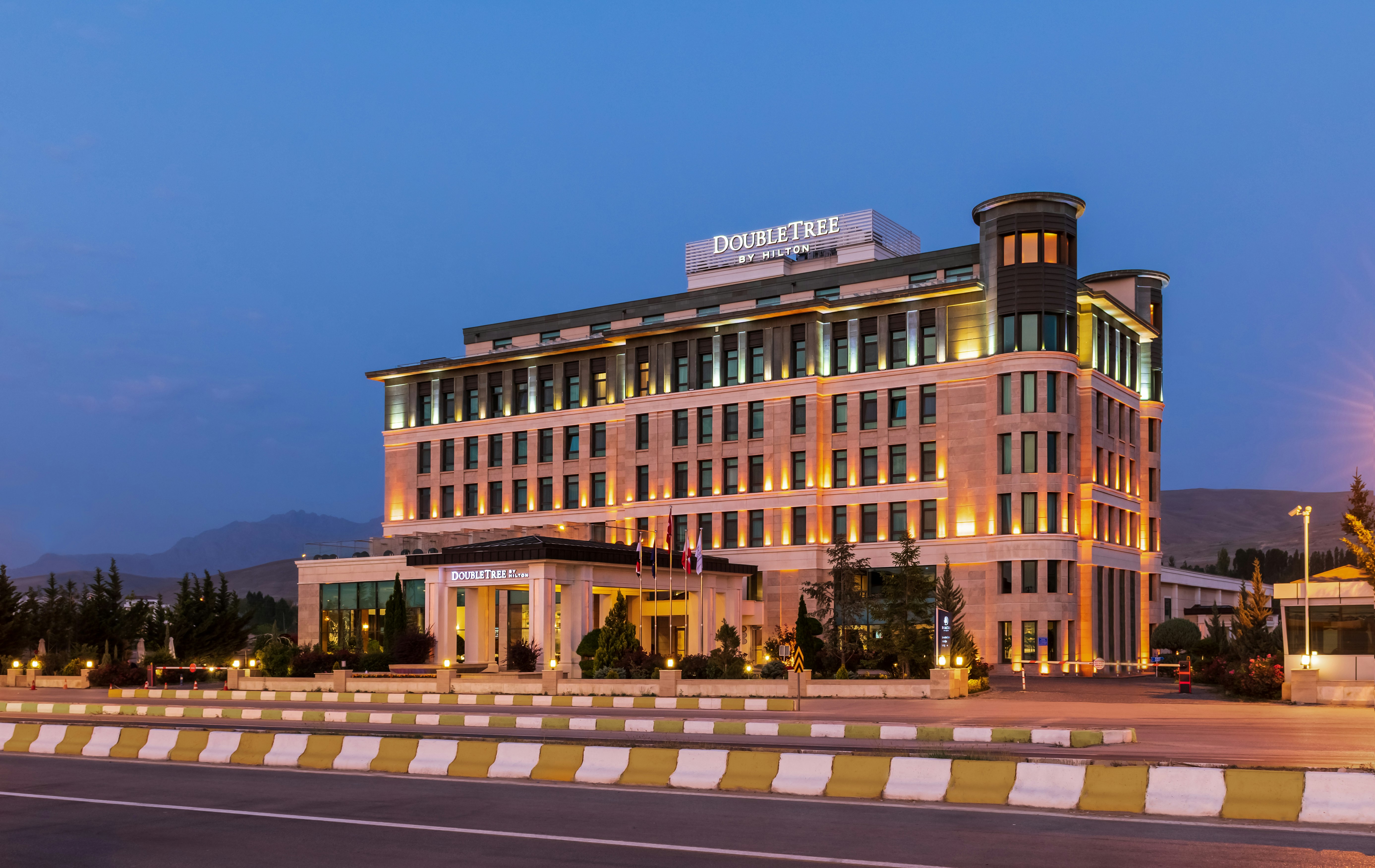 Doubletree By Hilton Hotel Van 6/87