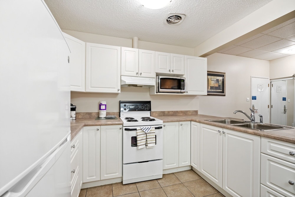 Guest House Inn And Suites 29/46