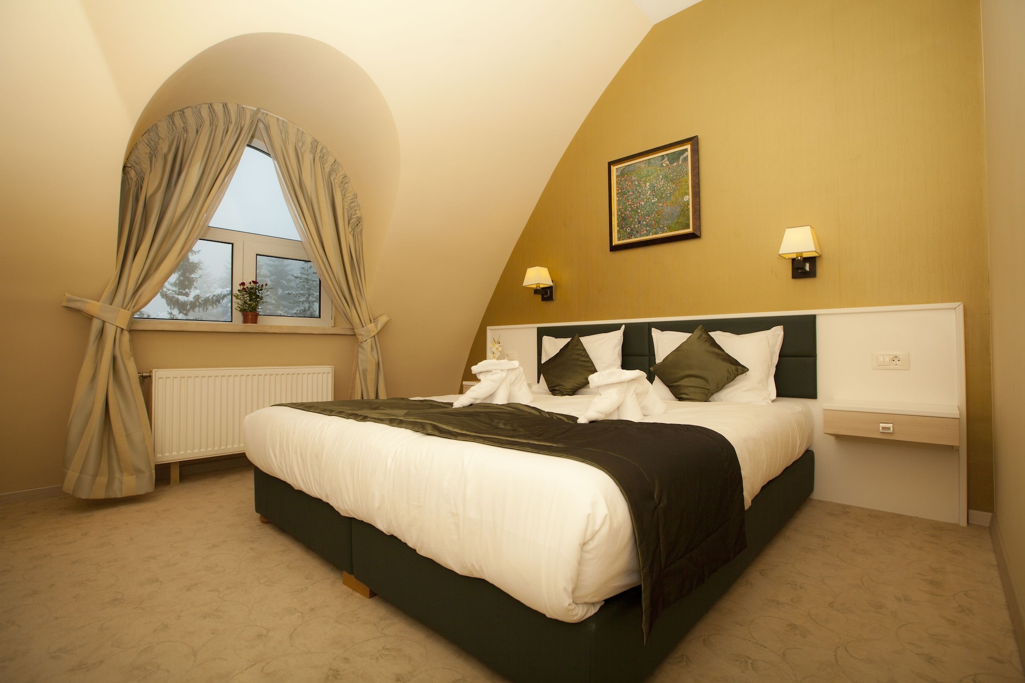 STANDARD, DOUBLE OR TWIN BED