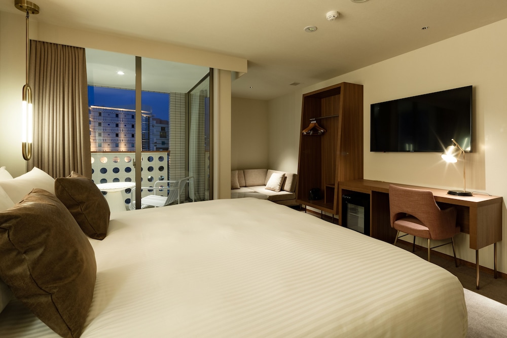 DELUXE, KING BED, RIVERSIDE, BALCONY