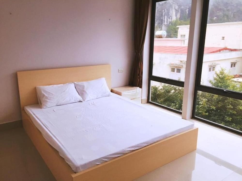 ROOM, DOUBLE BED