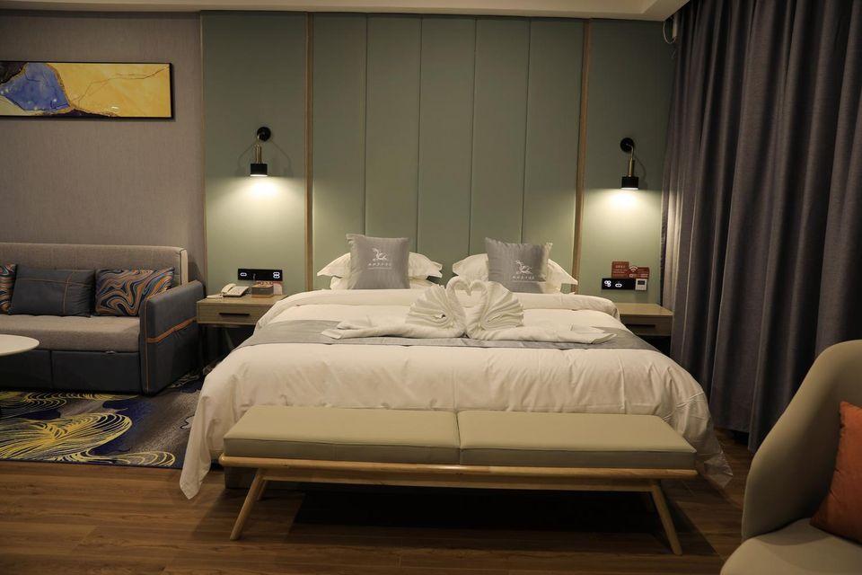 Smart, King Bed, Queen Bed