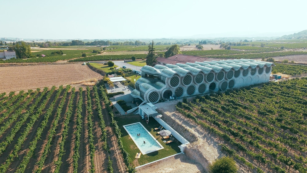 Cava Hotel Mastinell 60/68