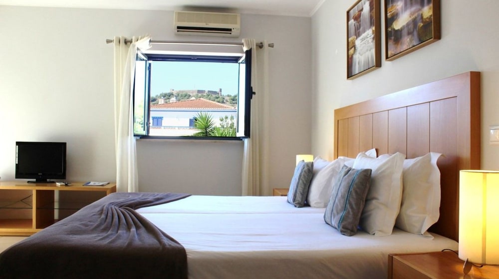 Vicentina Hotel 10/24