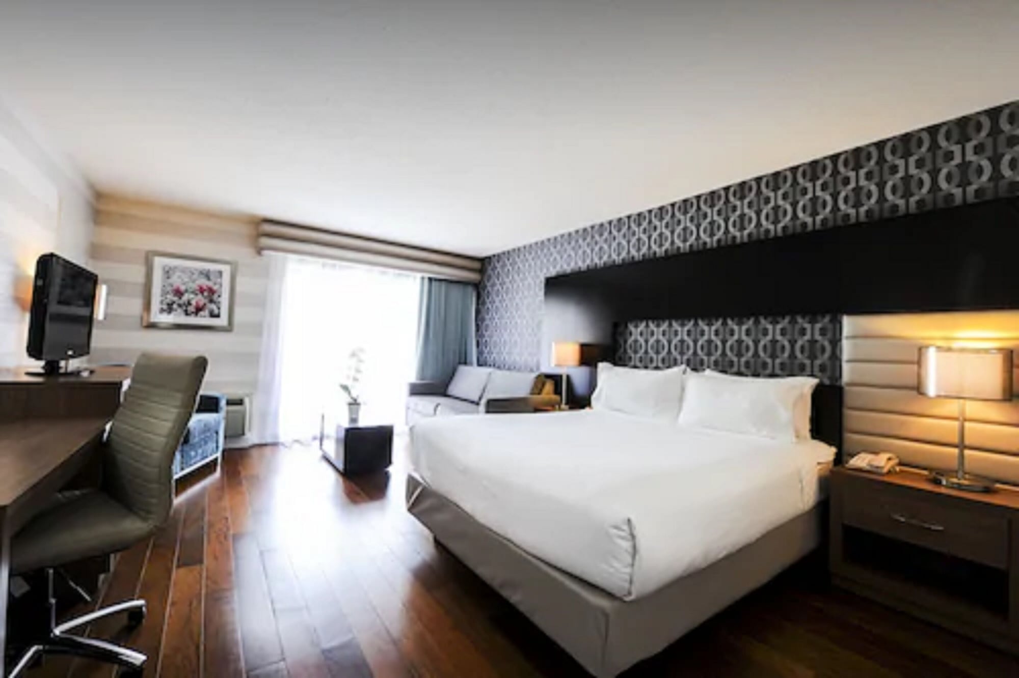 STANDARD, QUEEN BED
