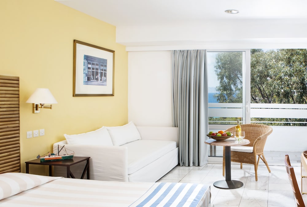 Dionysos Hotel 53/76