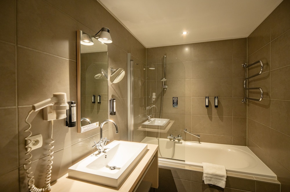 HOTEL CASTEAU RESORT MONS 49/50