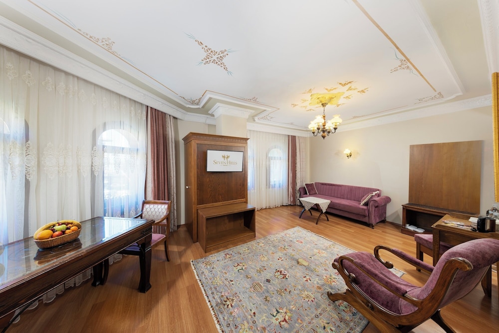 Seven Hills Hotel 43/65