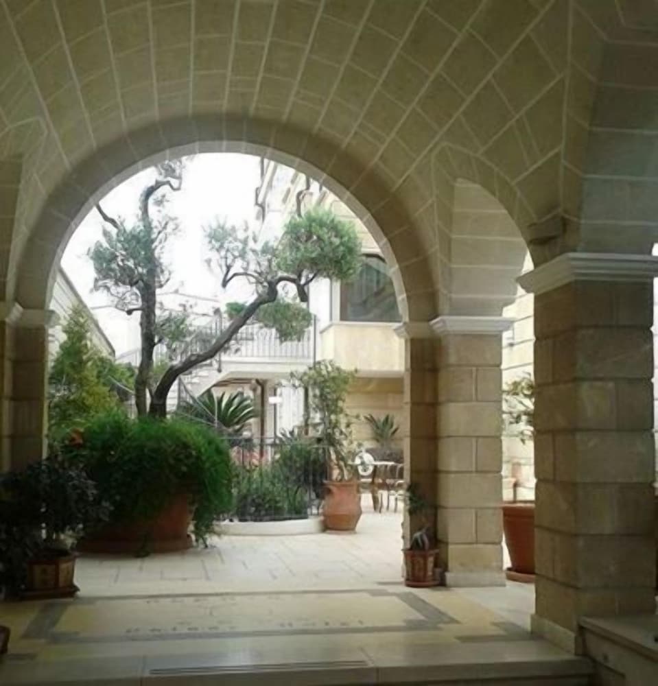 Albatres Palace Hotel 7/63