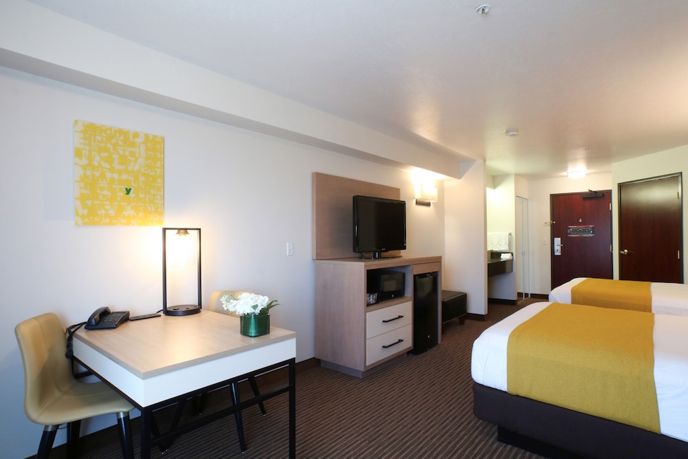 Oxford Suites Spokane Valley 21/64