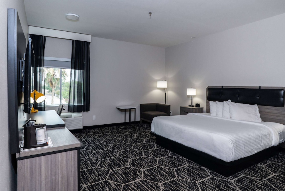 La Quinta Inn & Suites by Wyndham Corpus Christi Southeast 16/56