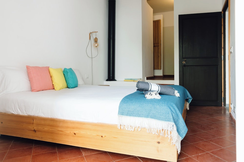 1 BEDROOM, DOUBLE BED