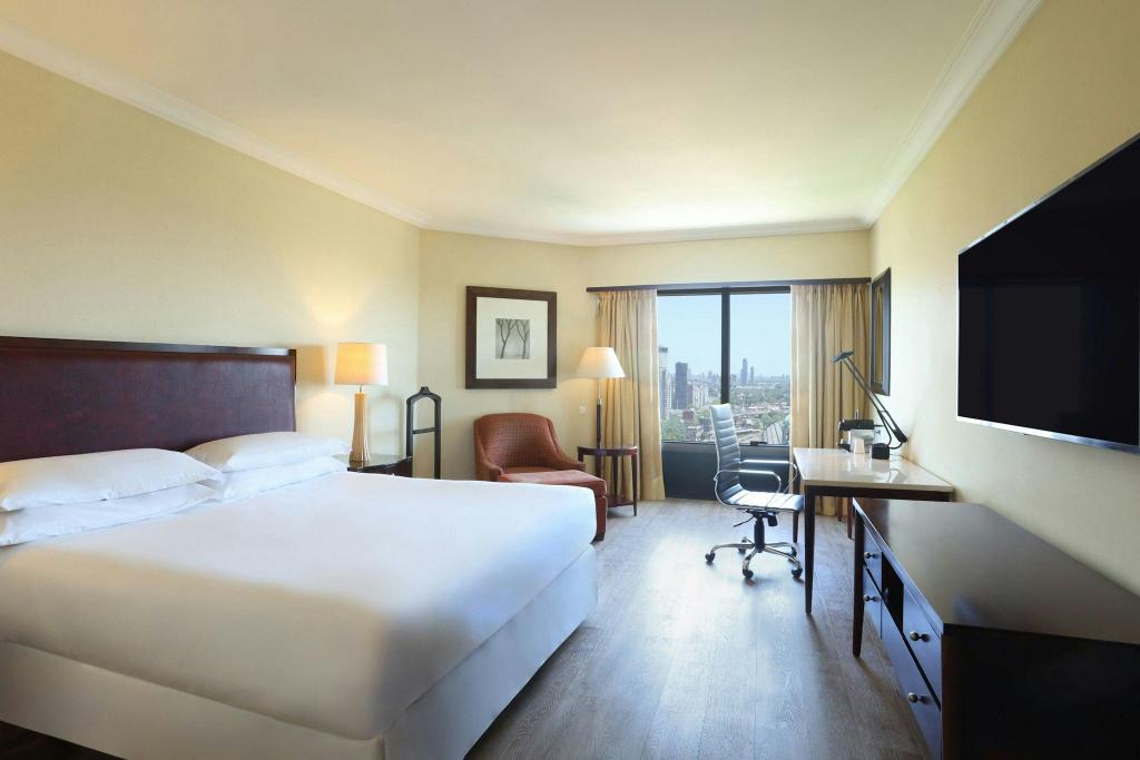 1 Bedroom, Club, Suite, King Bed, Club Lounge Access, Pool Access, Corner