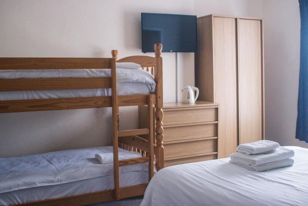 Wellesley Park Hotel 2/11