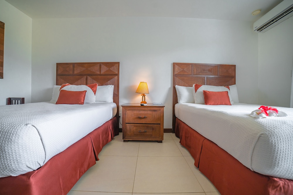Paradise Beach Hotel 16/79