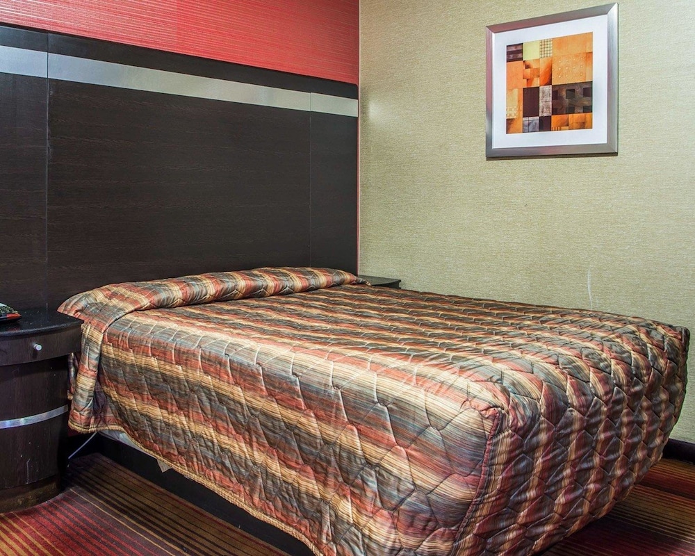 Rodeway Inn Belleville 13/30