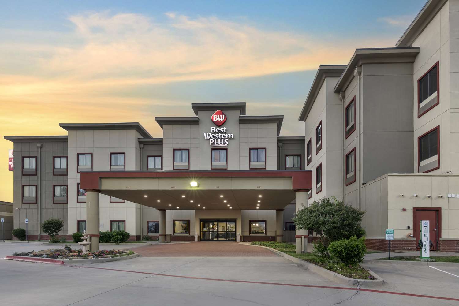 Best Western Plus Texoma Hotel and Suites 2/44