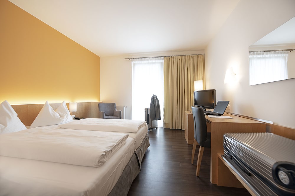 Heinhotel Vienna Airport 8/50