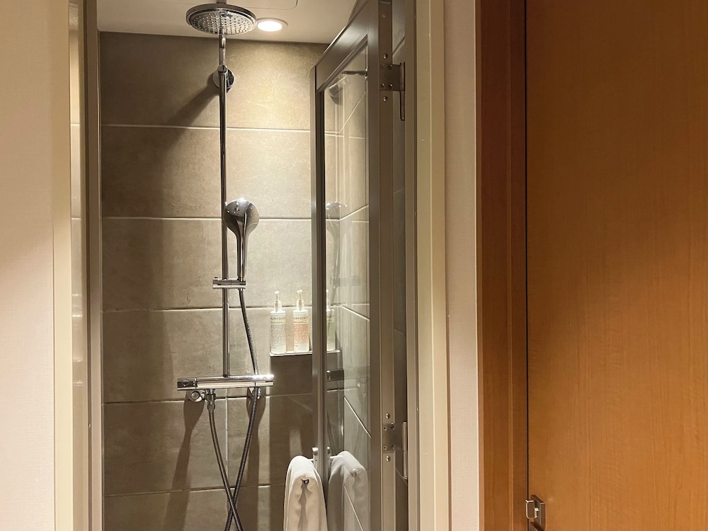 Compact, Double Bed, High Floor، Hotel Strata Naha 3/3