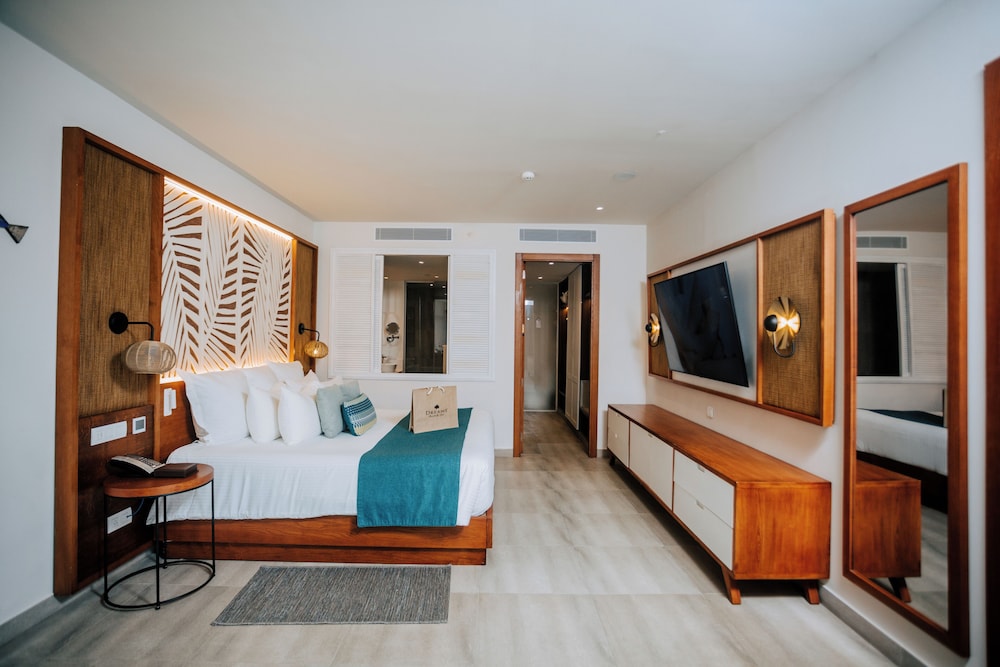 Preferred Club, Master, Suite, King Bed, Ocean View