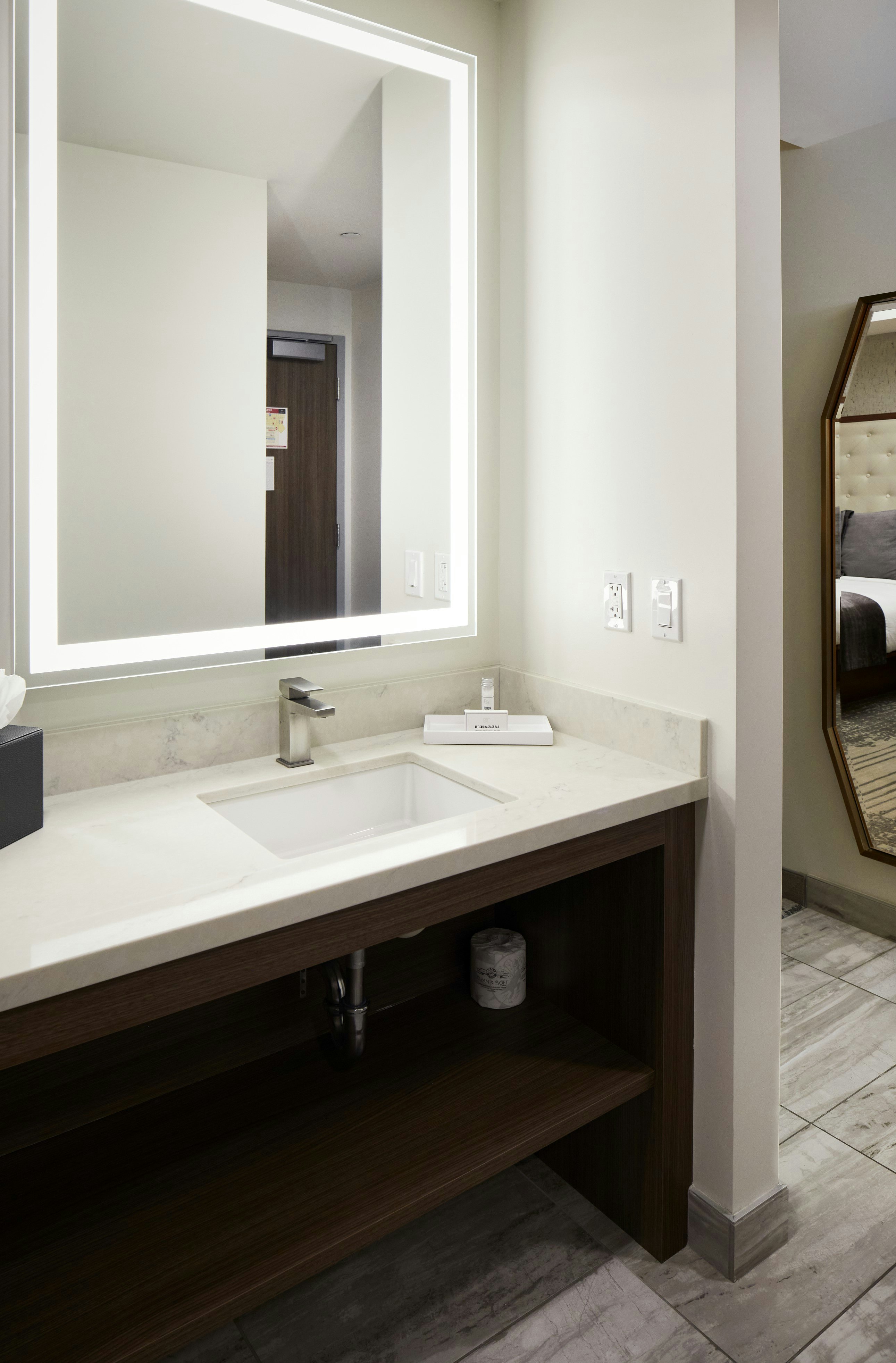 Legacy Resort Hotel And Spa 17/18