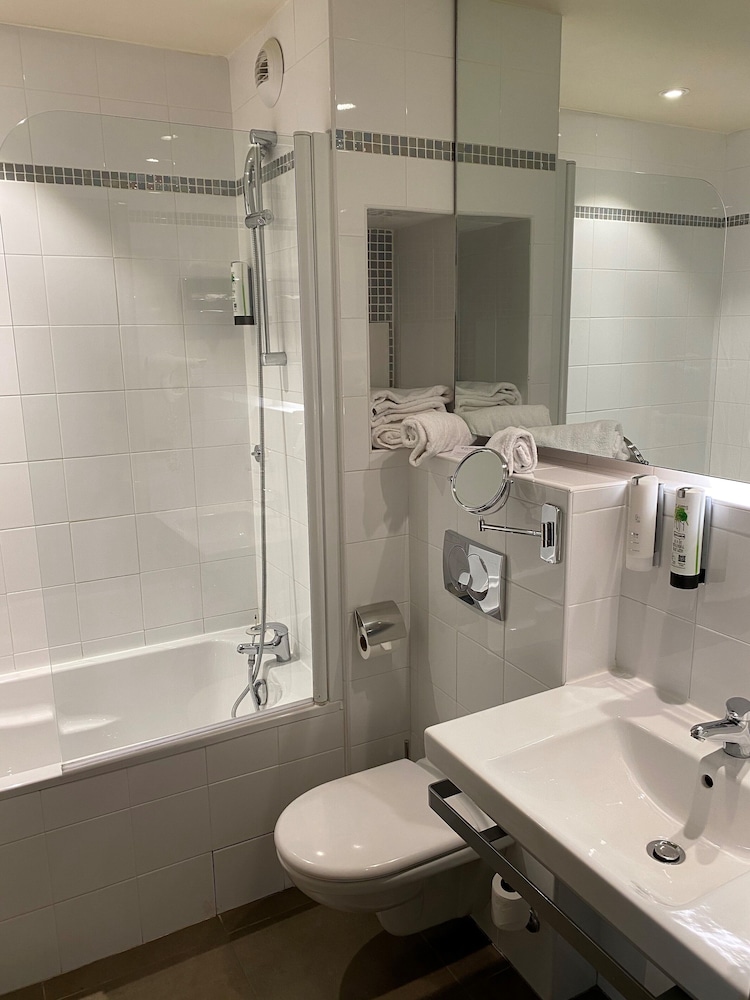 Mercure Aix-en-Provence La Duranne Gare TGV 48/50