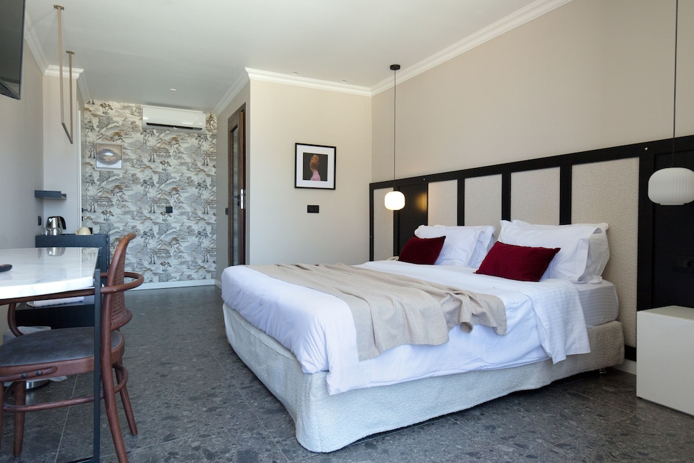 DELUXE, DOUBLE BED, SEA VIEW