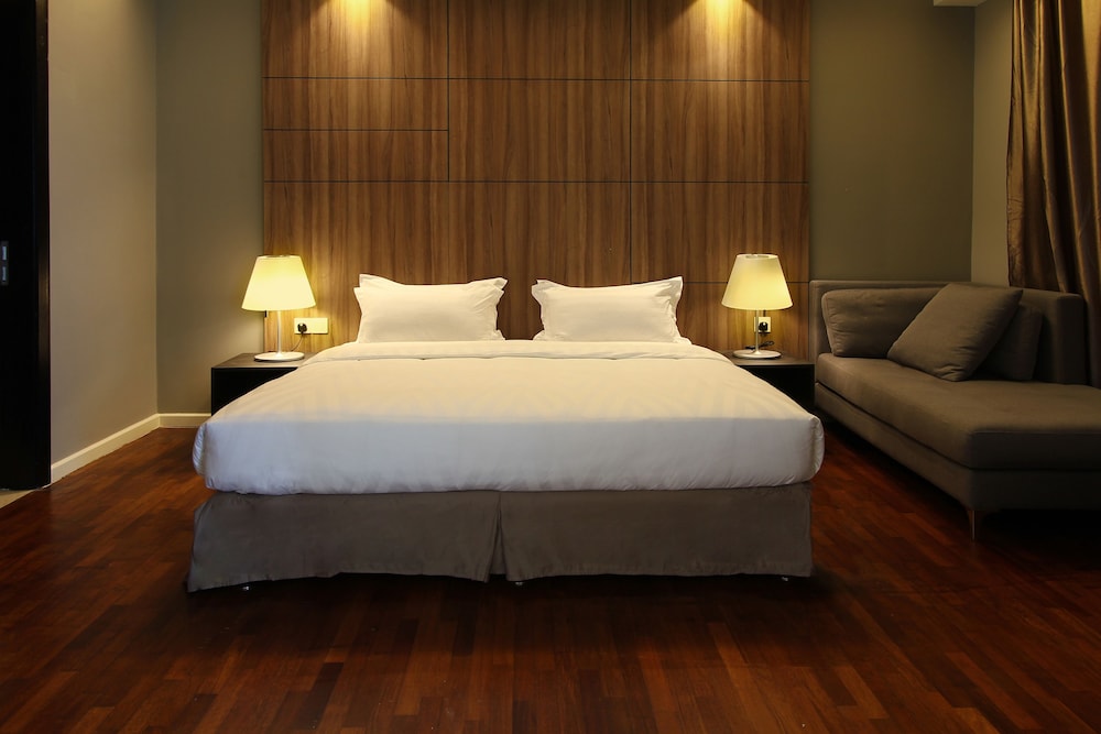 The Shore Hotel & Residences 14/65