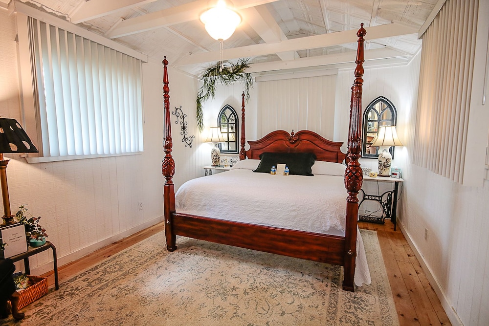 Cora s Cabins 11/50