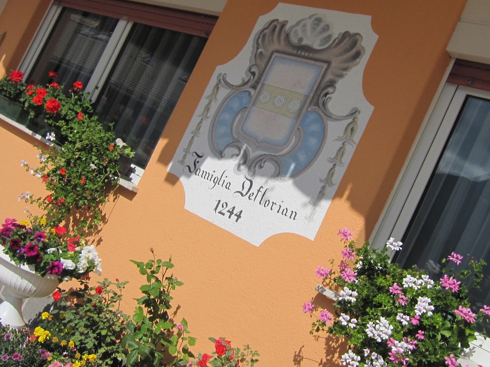 HOTEL AZOLA 5/50
