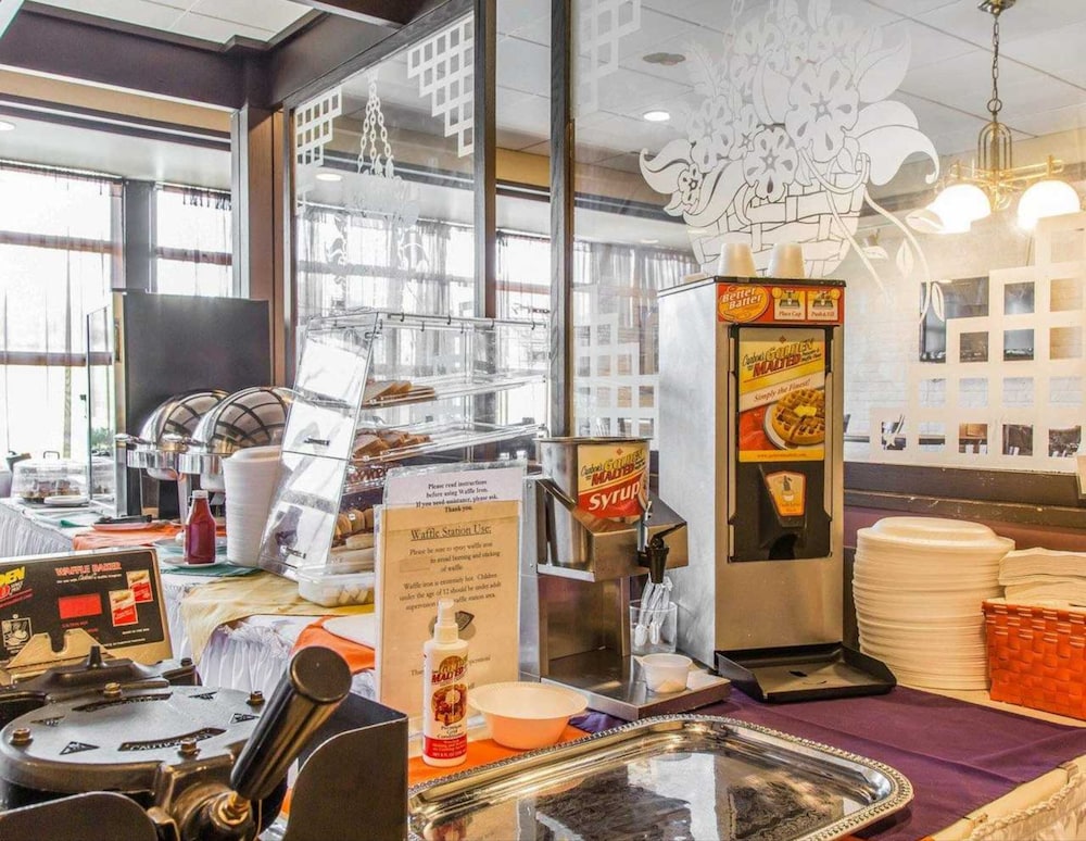 Rodeway Inn & Suites East Windsor CT 33/44