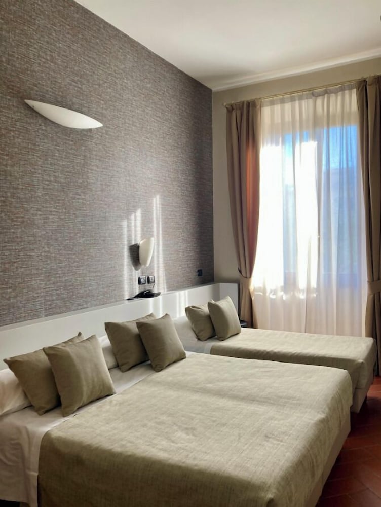 ROOM, TRIPLE