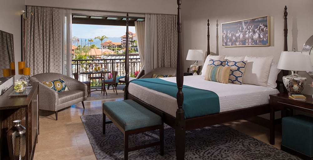 1 Bedroom, Junior Suite, King Bed, Pool View, Balcony, South Sea
